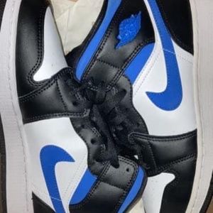 Racer blue Jordan 1 mid